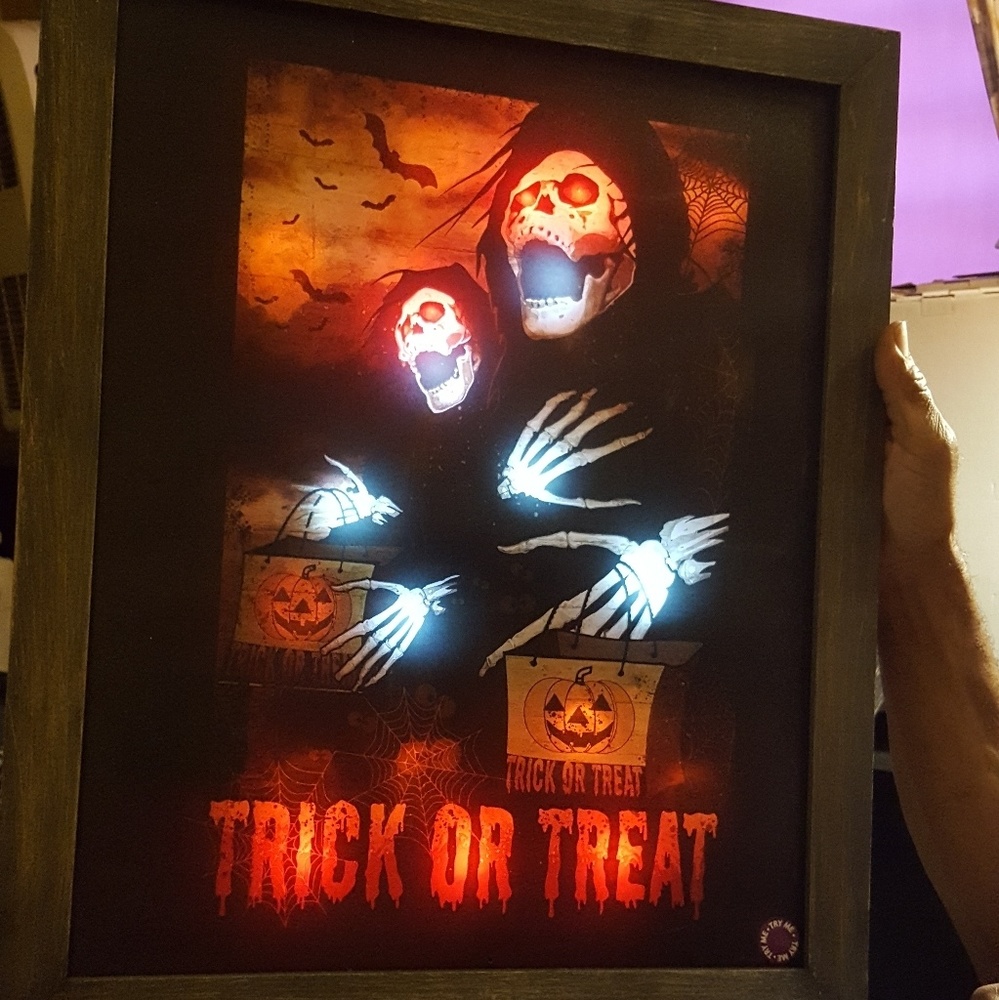 Light up Halloween picture with sounds